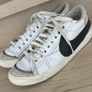Nike Women's Blazer Low Jumbo '77 size 8.5